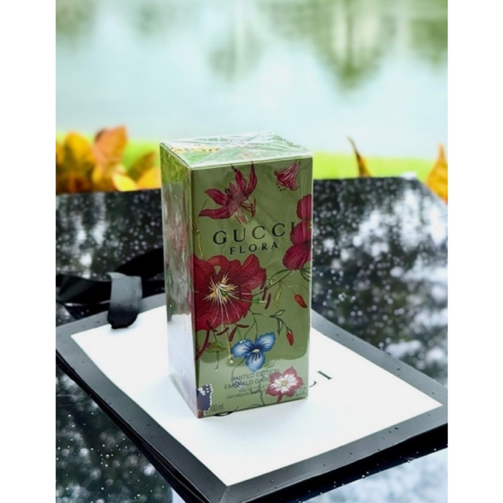 Gucci Flora Green Box with Red and Pink Floral Design - Picture 1 of 3
